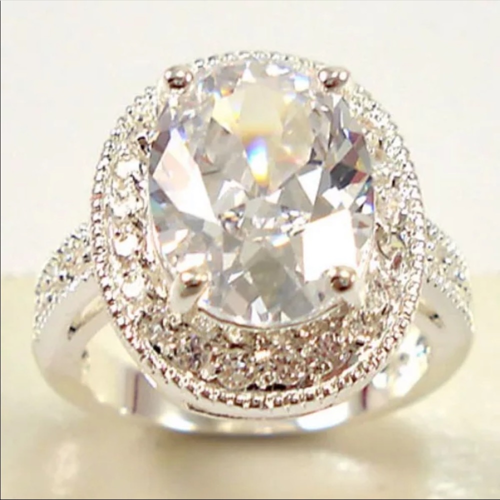 New Women’s 925 Silver Beautiful Oval Cut Diamond Ring